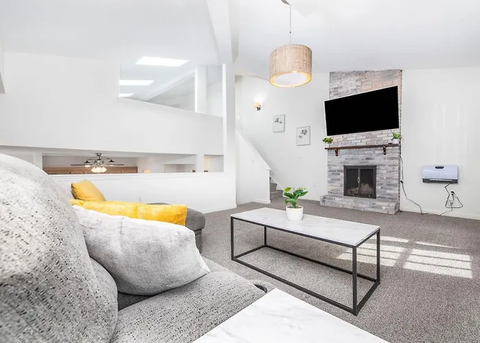 Exquisite Downtown Loft Apartment